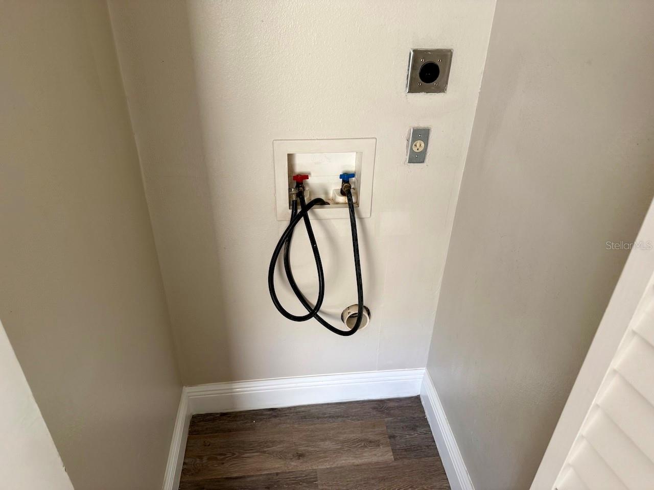 Image 7 of 13 For 3906 Bird Street B