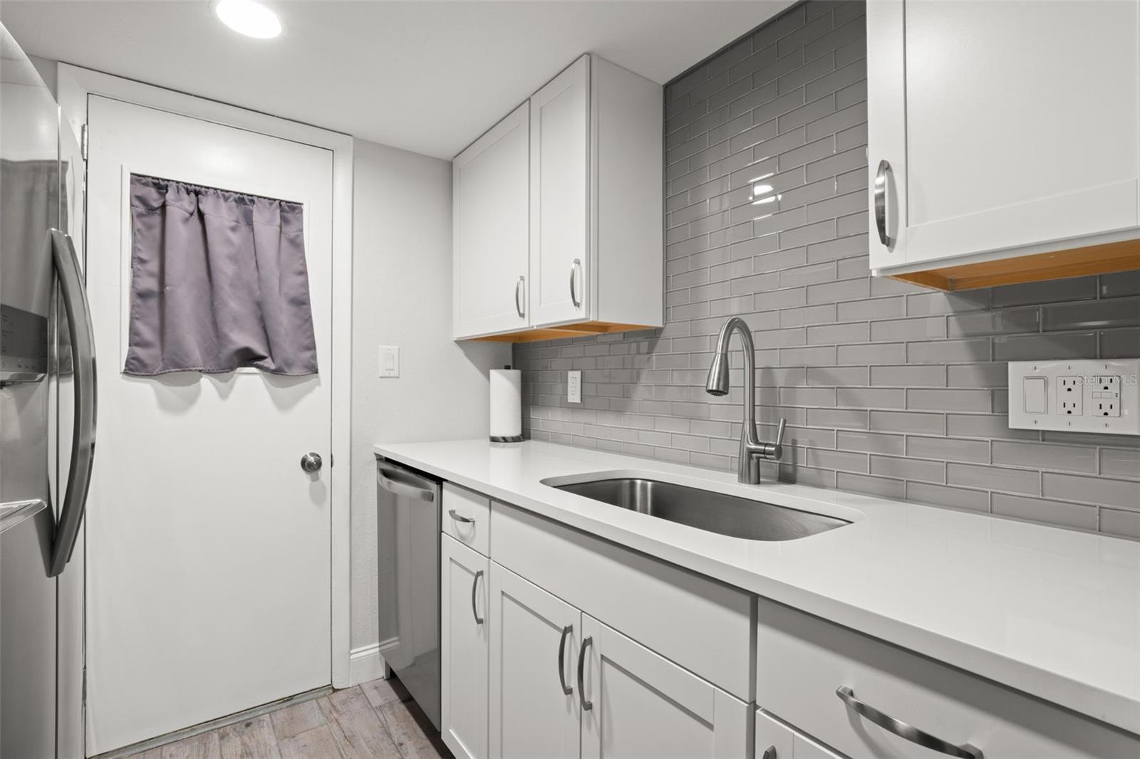 Image 12 of 30 For 1147 King Arthur Court 204