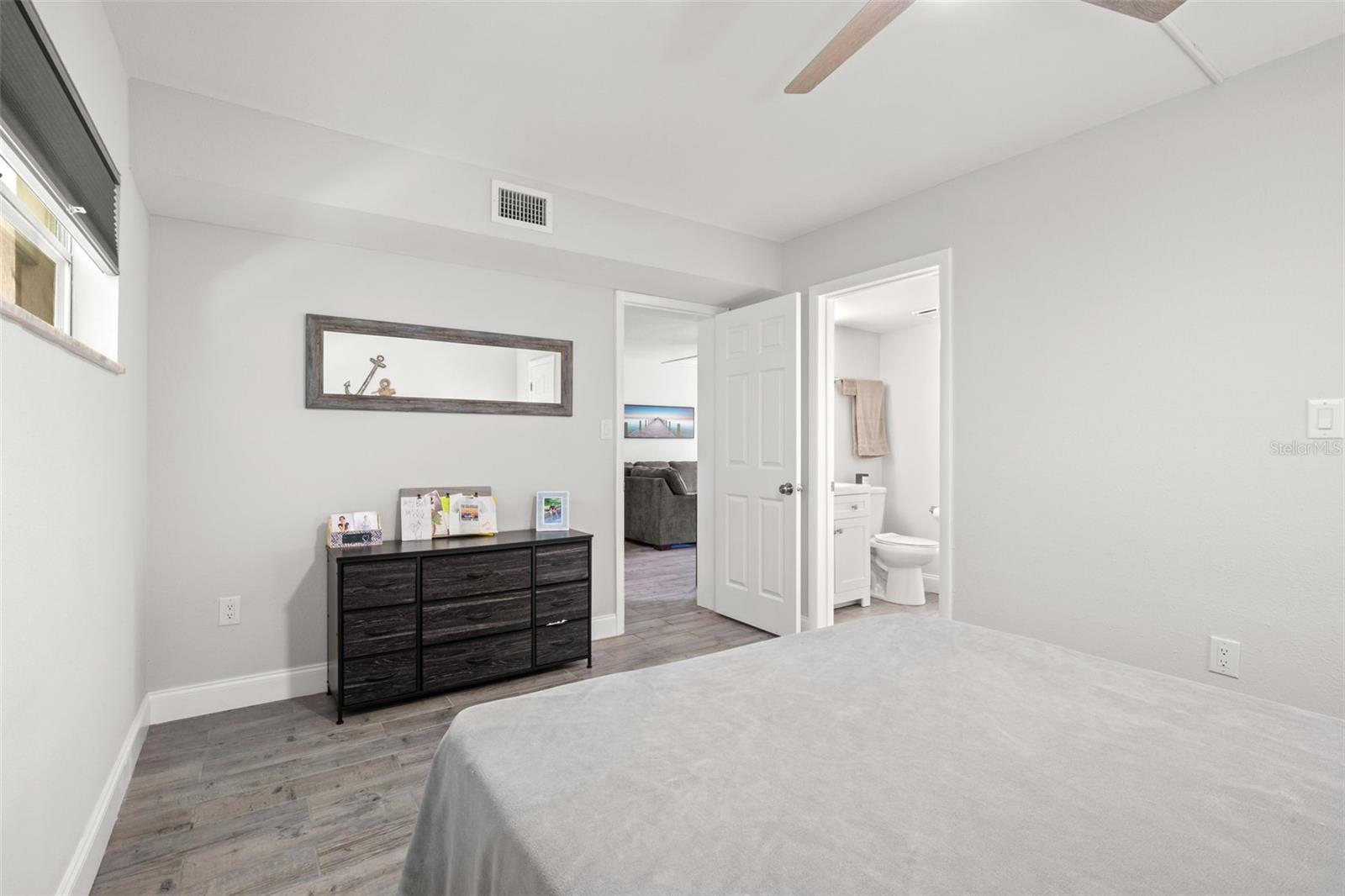 Image 14 of 30 For 1147 King Arthur Court 204