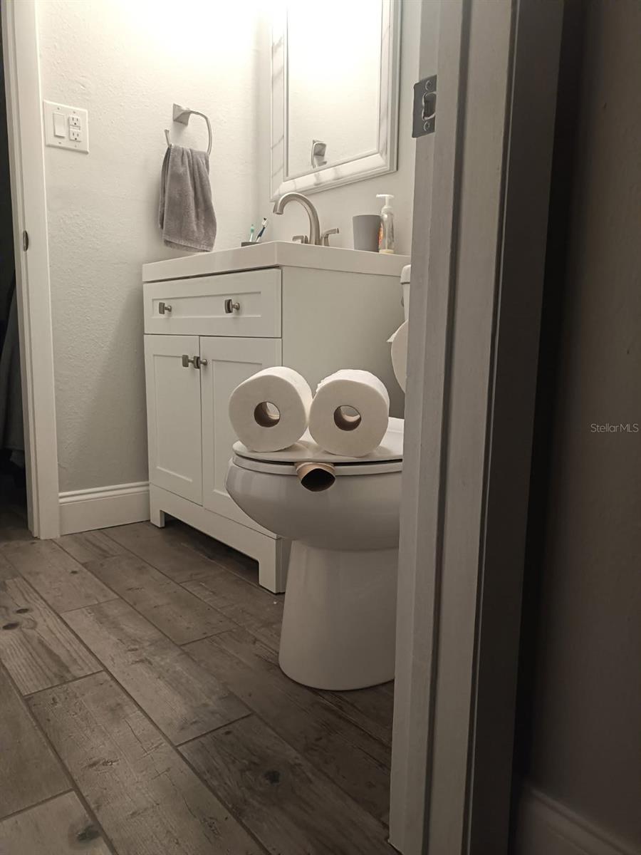 Image 19 of 30 For 1147 King Arthur Court 204