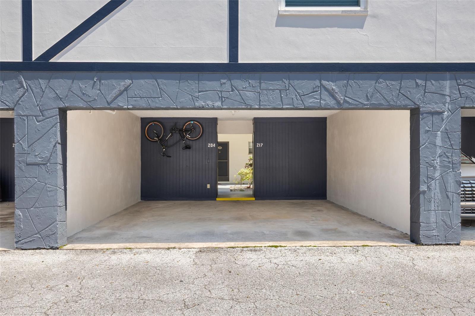 Image 2 of 30 For 1147 King Arthur Court 204