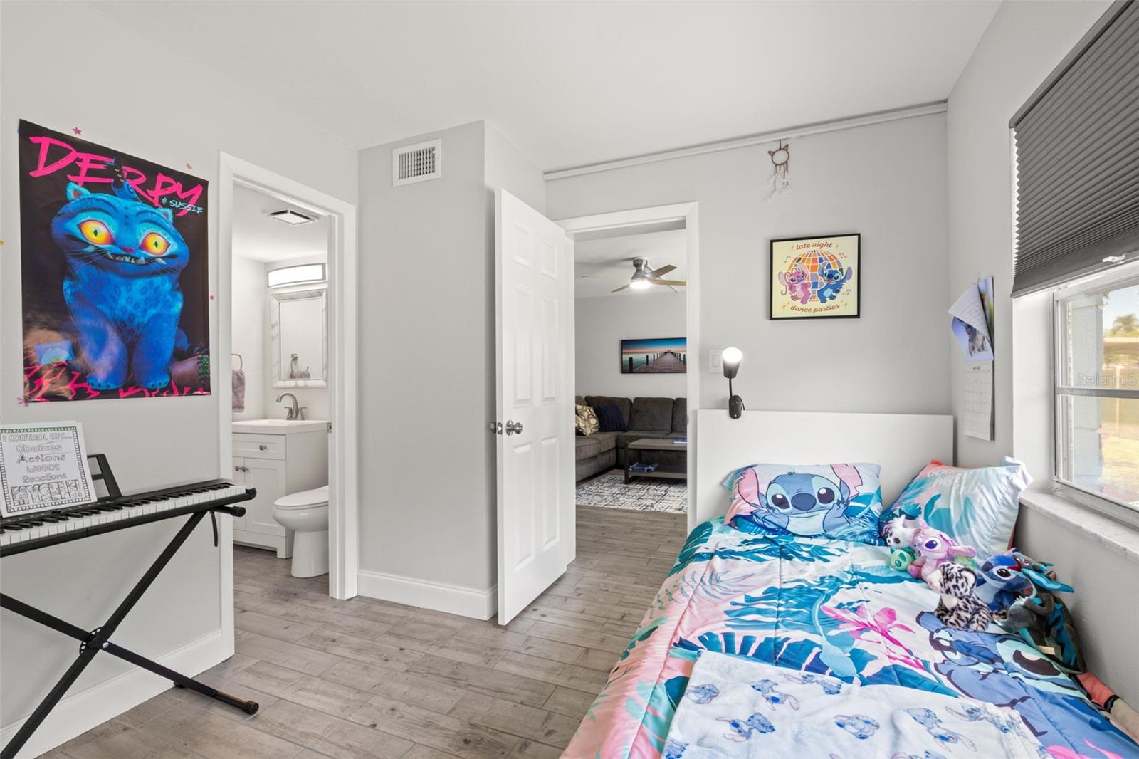 Image 21 of 30 For 1147 King Arthur Court 204