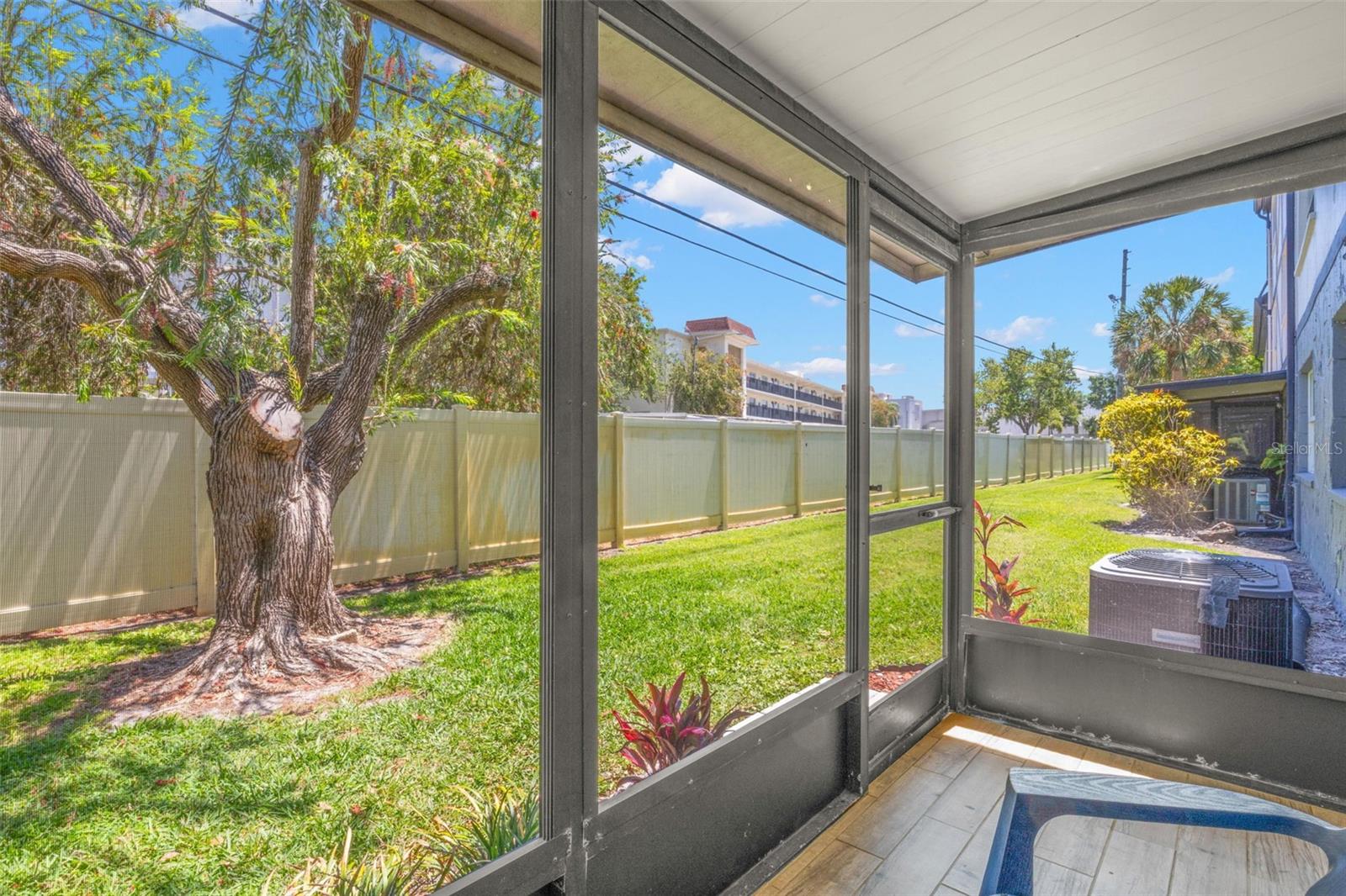 Image 24 of 30 For 1147 King Arthur Court 204