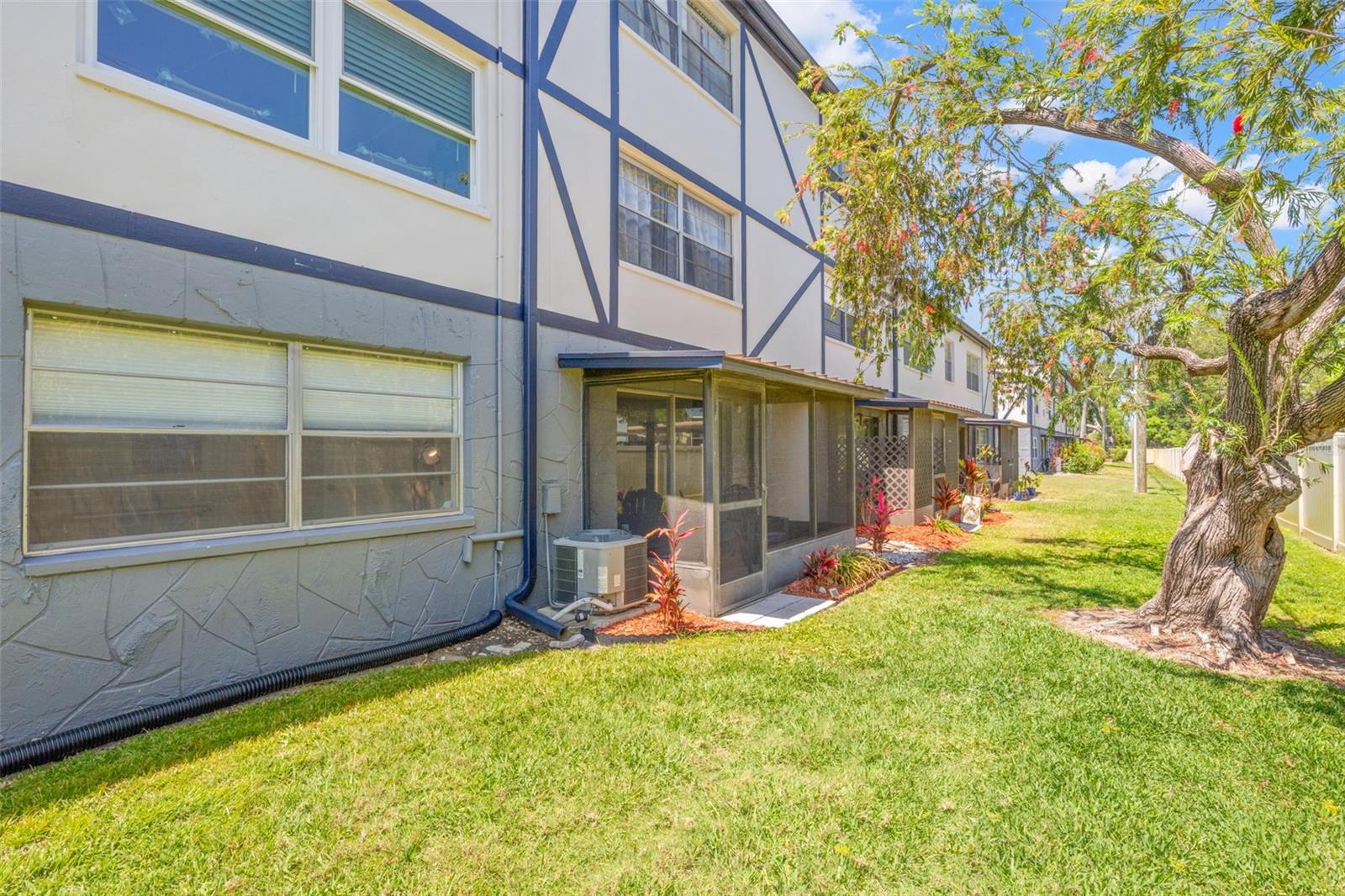 Image 26 of 30 For 1147 King Arthur Court 204