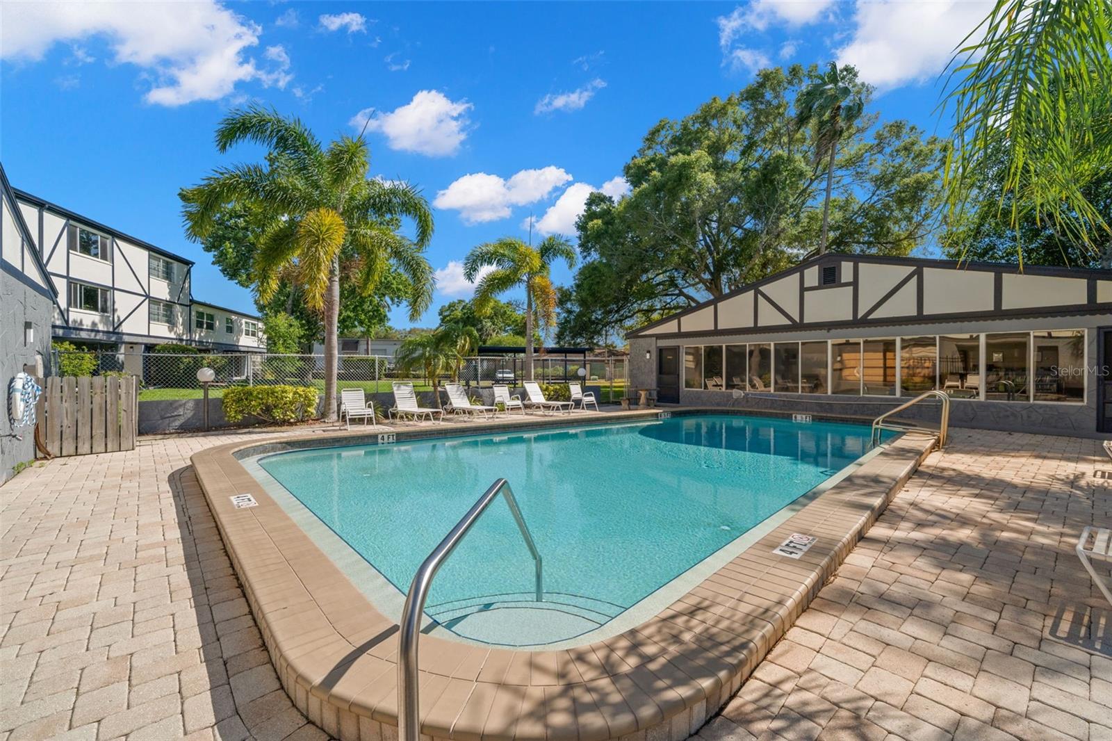 Image 27 of 30 For 1147 King Arthur Court 204