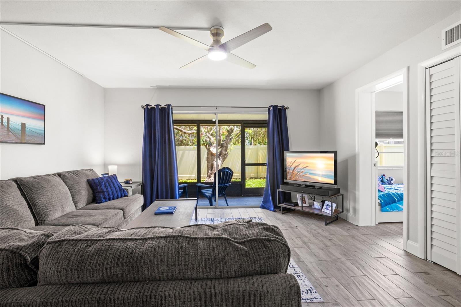 Image 4 of 30 For 1147 King Arthur Court 204