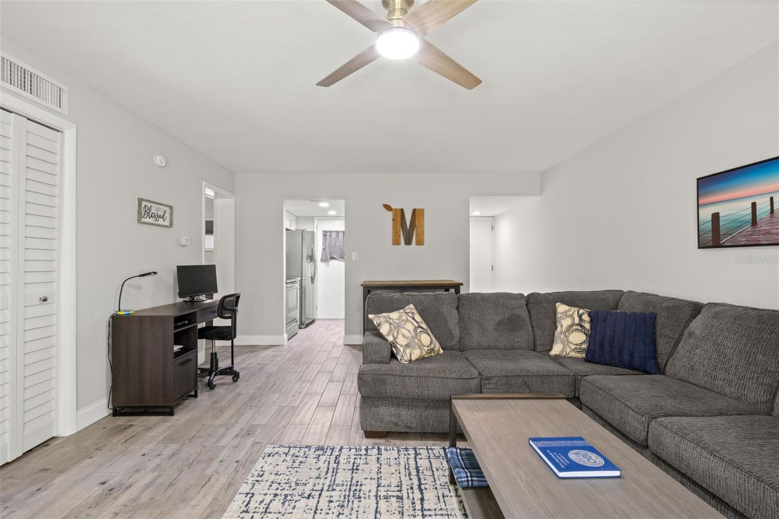 Image 5 of 30 For 1147 King Arthur Court 204