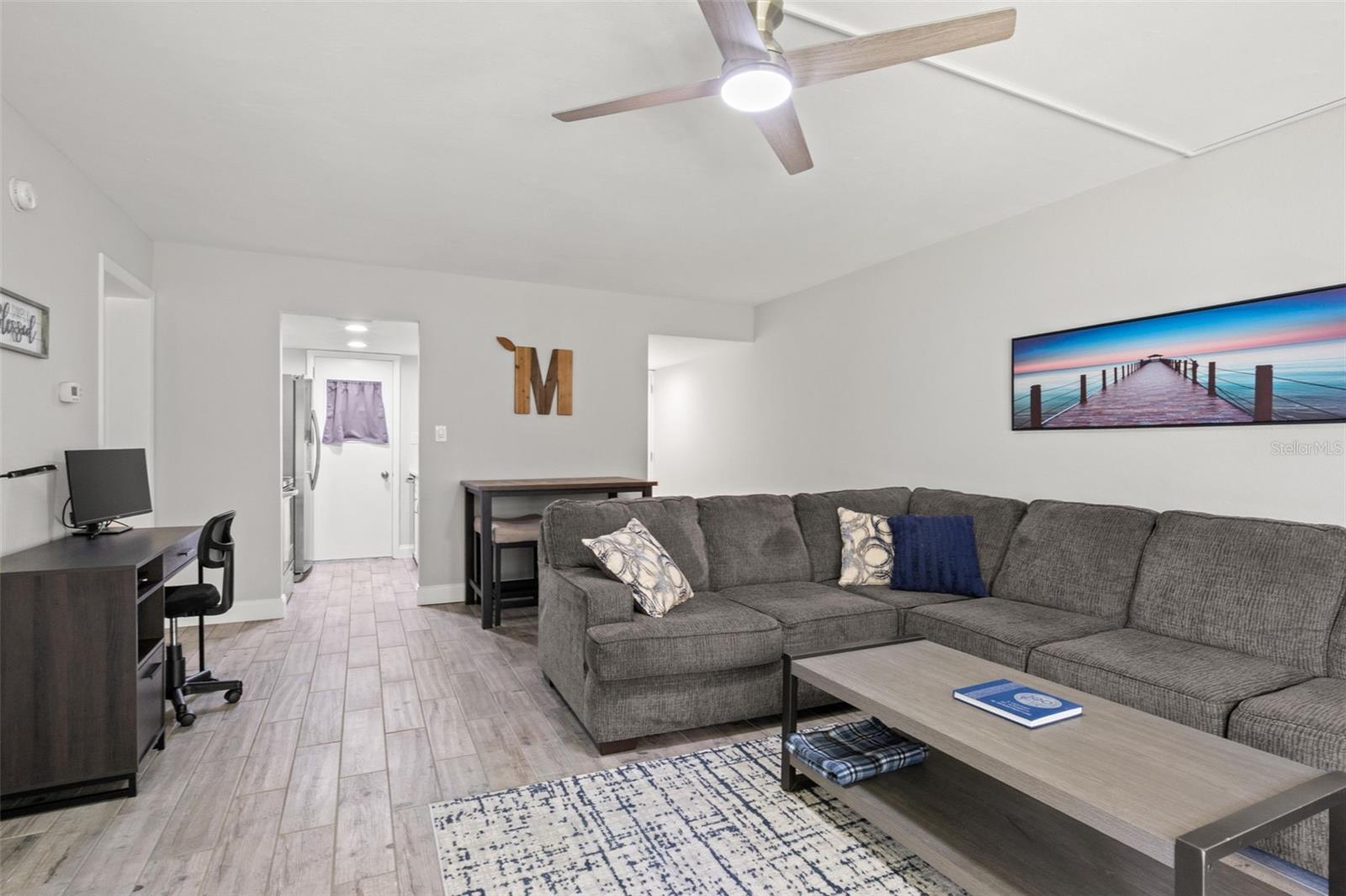 Image 7 of 30 For 1147 King Arthur Court 204