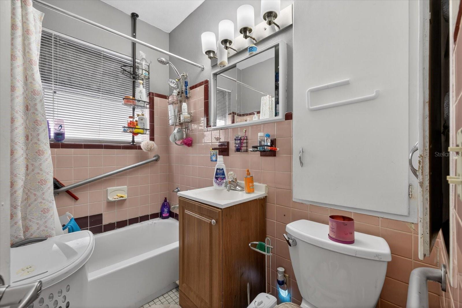 Image 10 of 53 For 611 Bradford Avenue