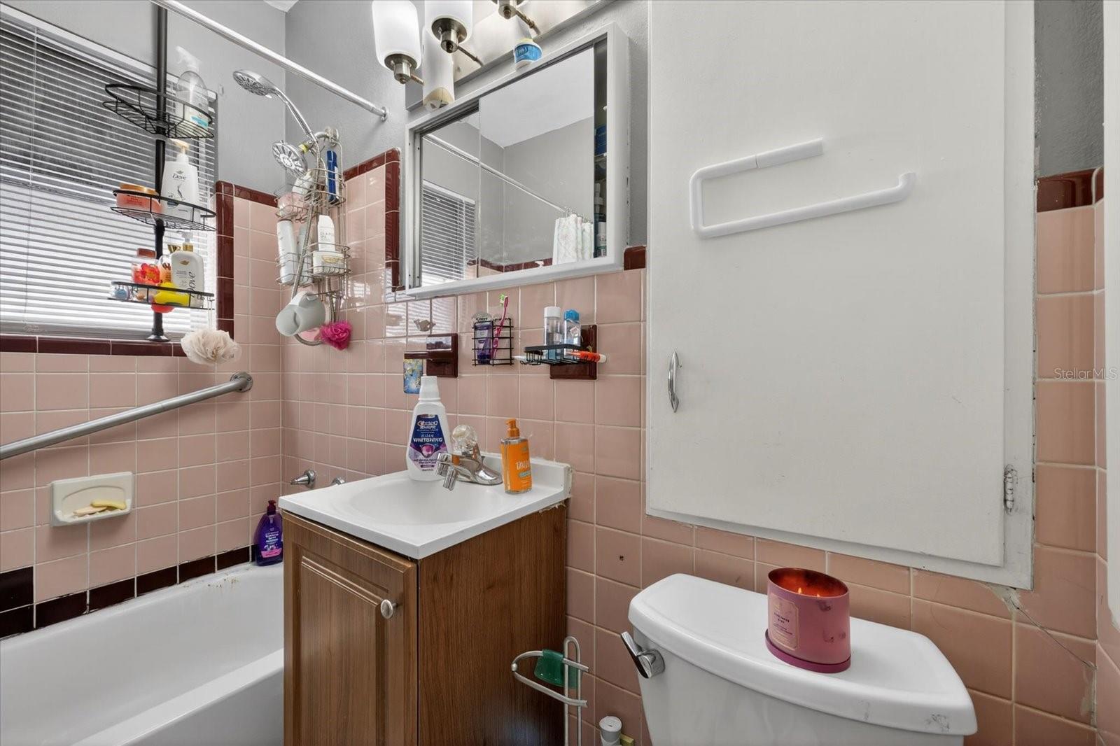 Image 11 of 53 For 611 Bradford Avenue