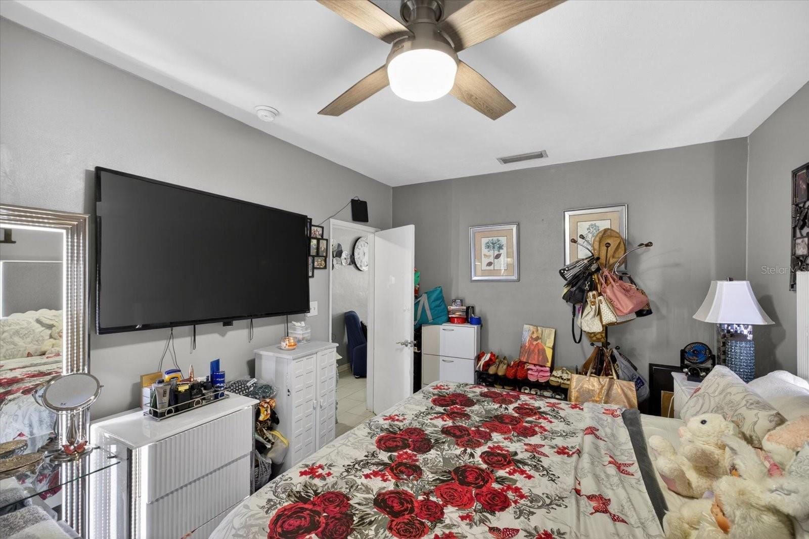 Image 13 of 53 For 611 Bradford Avenue