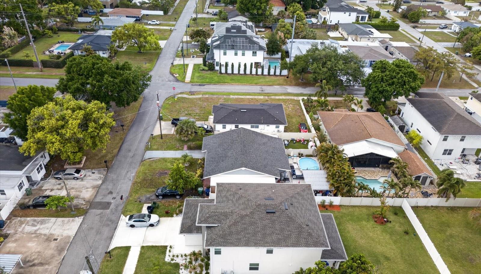 Image 26 of 53 For 611 Bradford Avenue