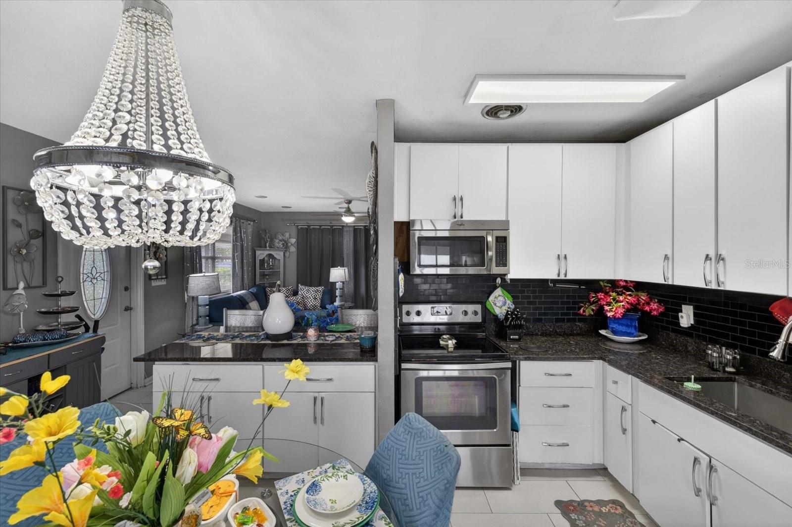 Image 7 of 53 For 611 Bradford Avenue