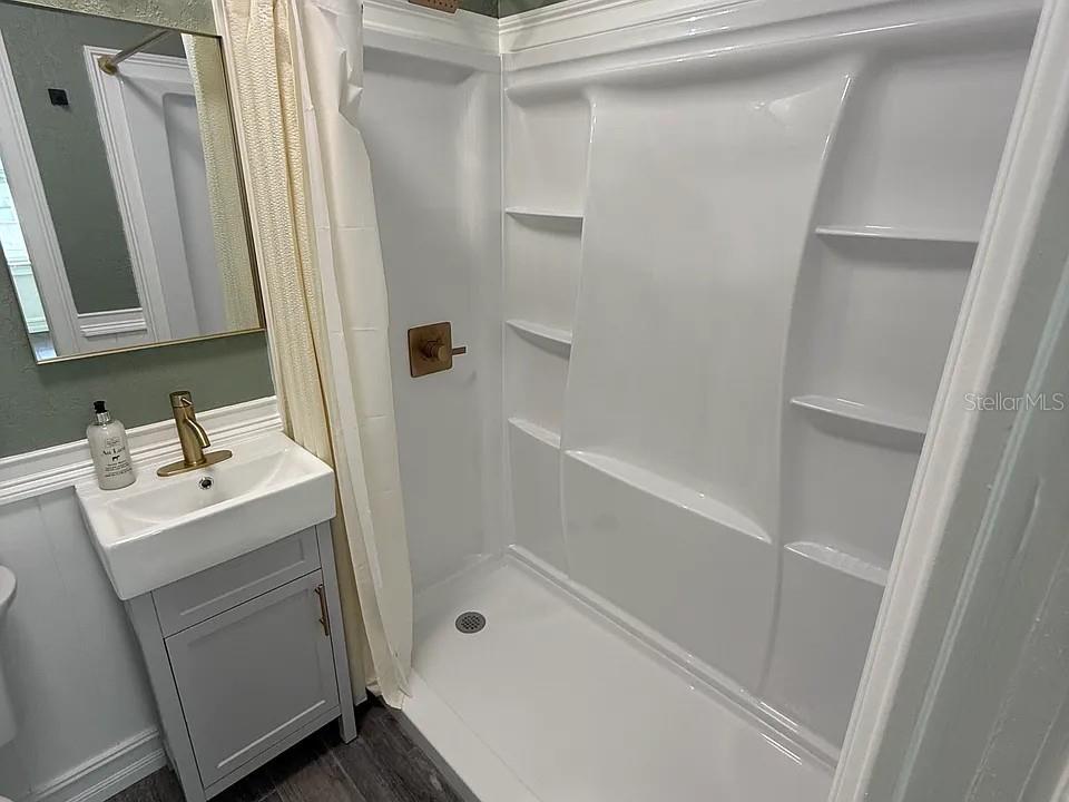 Image 10 of 11 For 217 Oakland Avenue 217