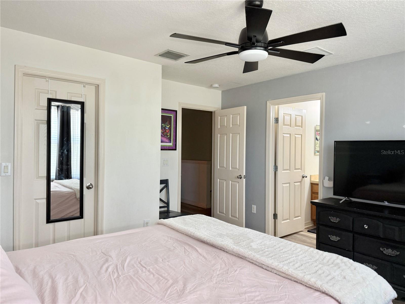 Image 15 of 33 For 6956 Towne Lake Road