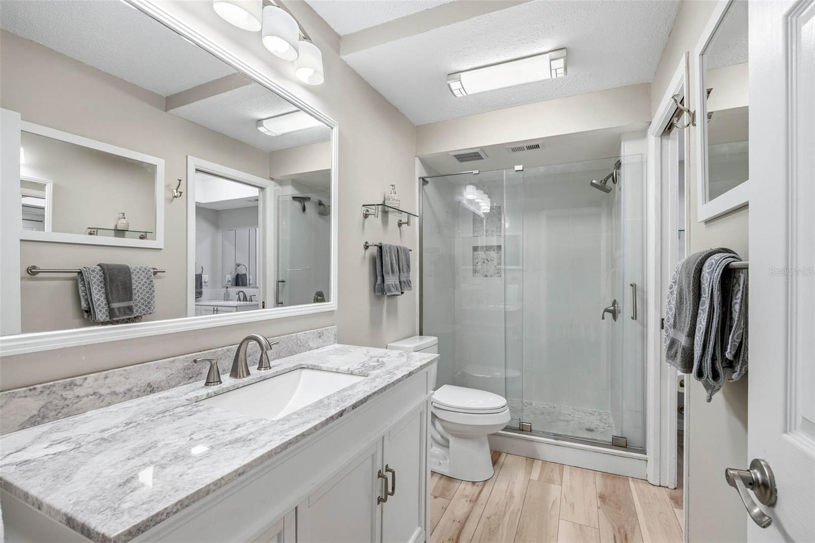 Image 12 of 40 For 1597 Amberlea Dr S  1597