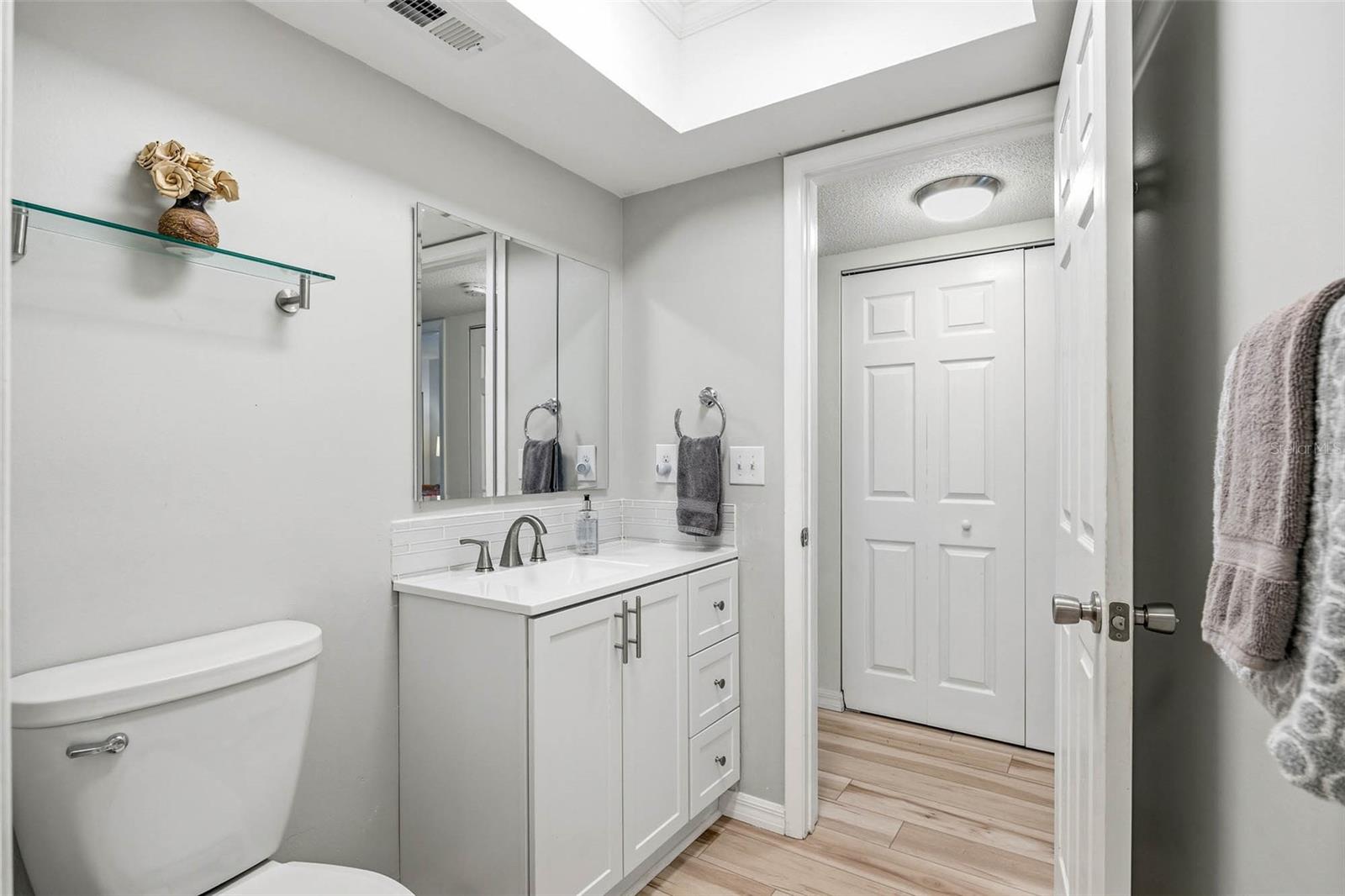 Image 13 of 40 For 1597 Amberlea Dr S  1597