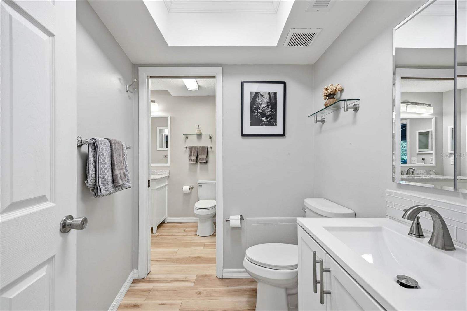 Image 14 of 40 For 1597 Amberlea Dr S  1597