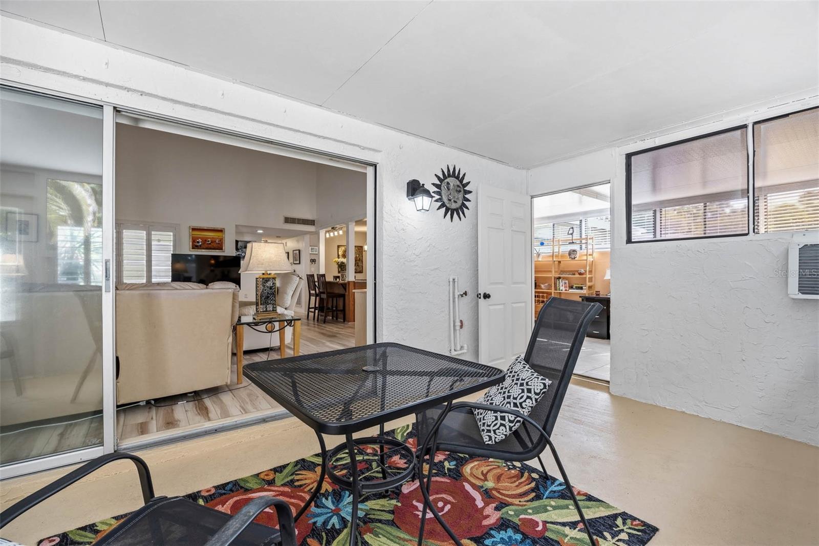 Image 18 of 40 For 1597 Amberlea Dr S  1597