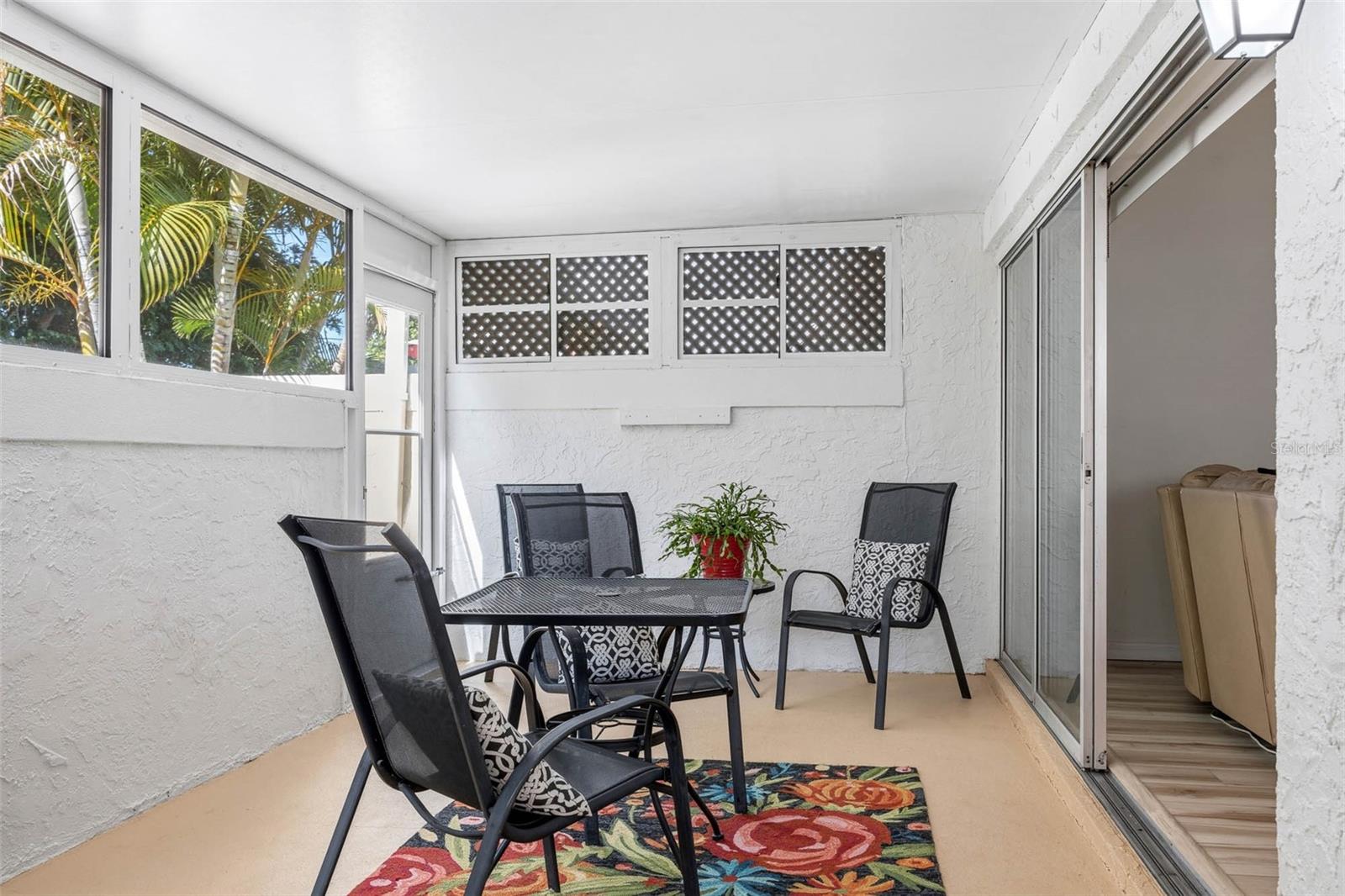 Image 19 of 40 For 1597 Amberlea Dr S  1597