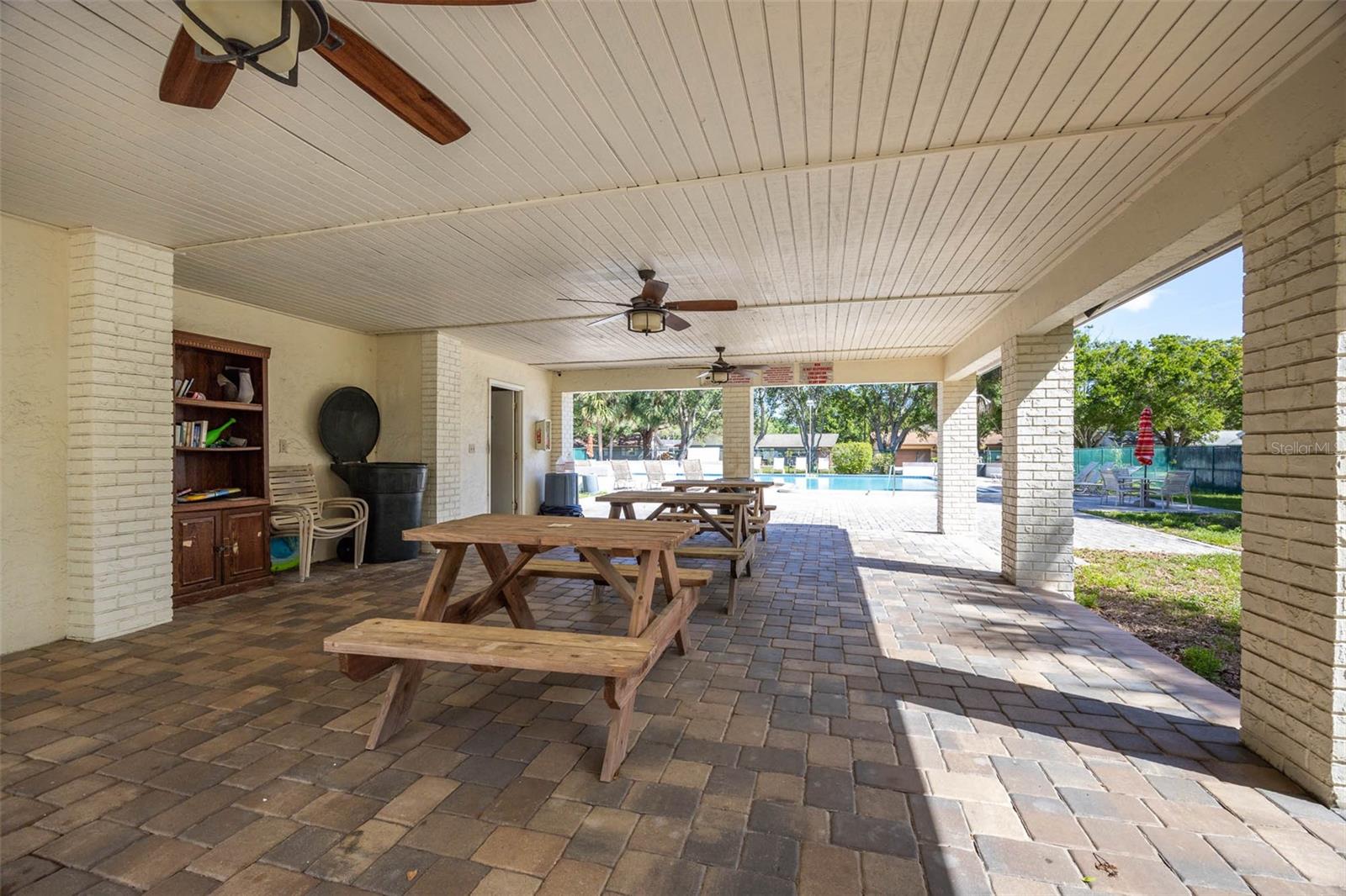 Image 26 of 40 For 1597 Amberlea Dr S  1597