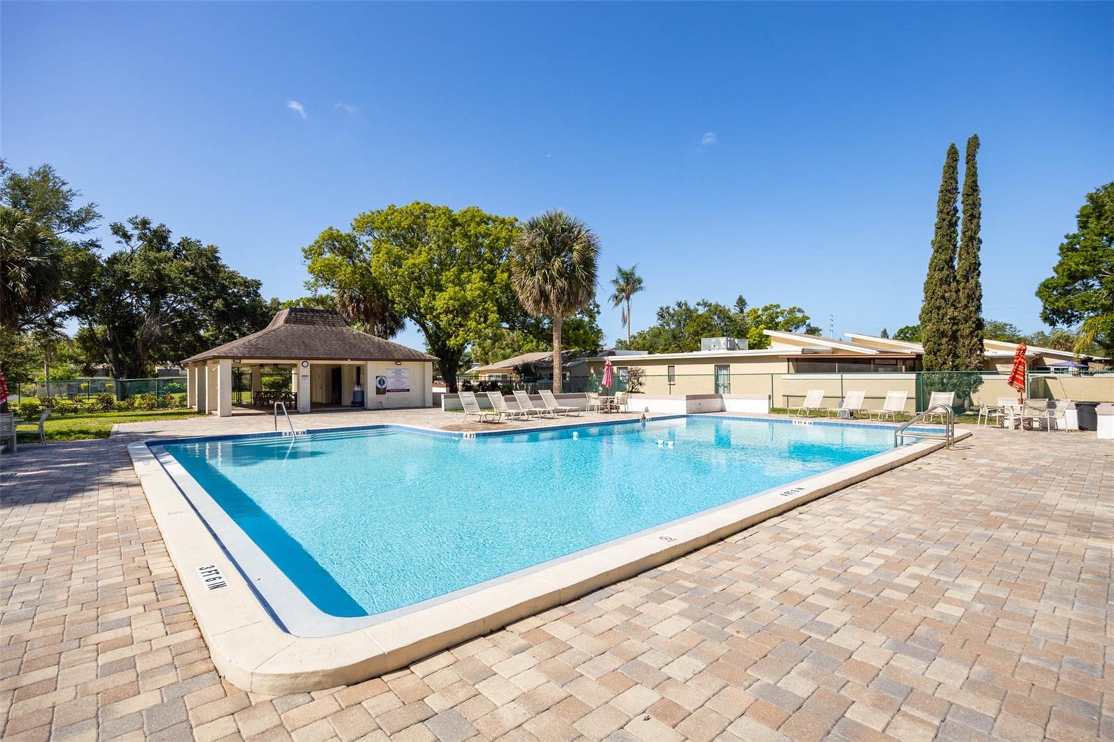 Image 27 of 40 For 1597 Amberlea Dr S  1597