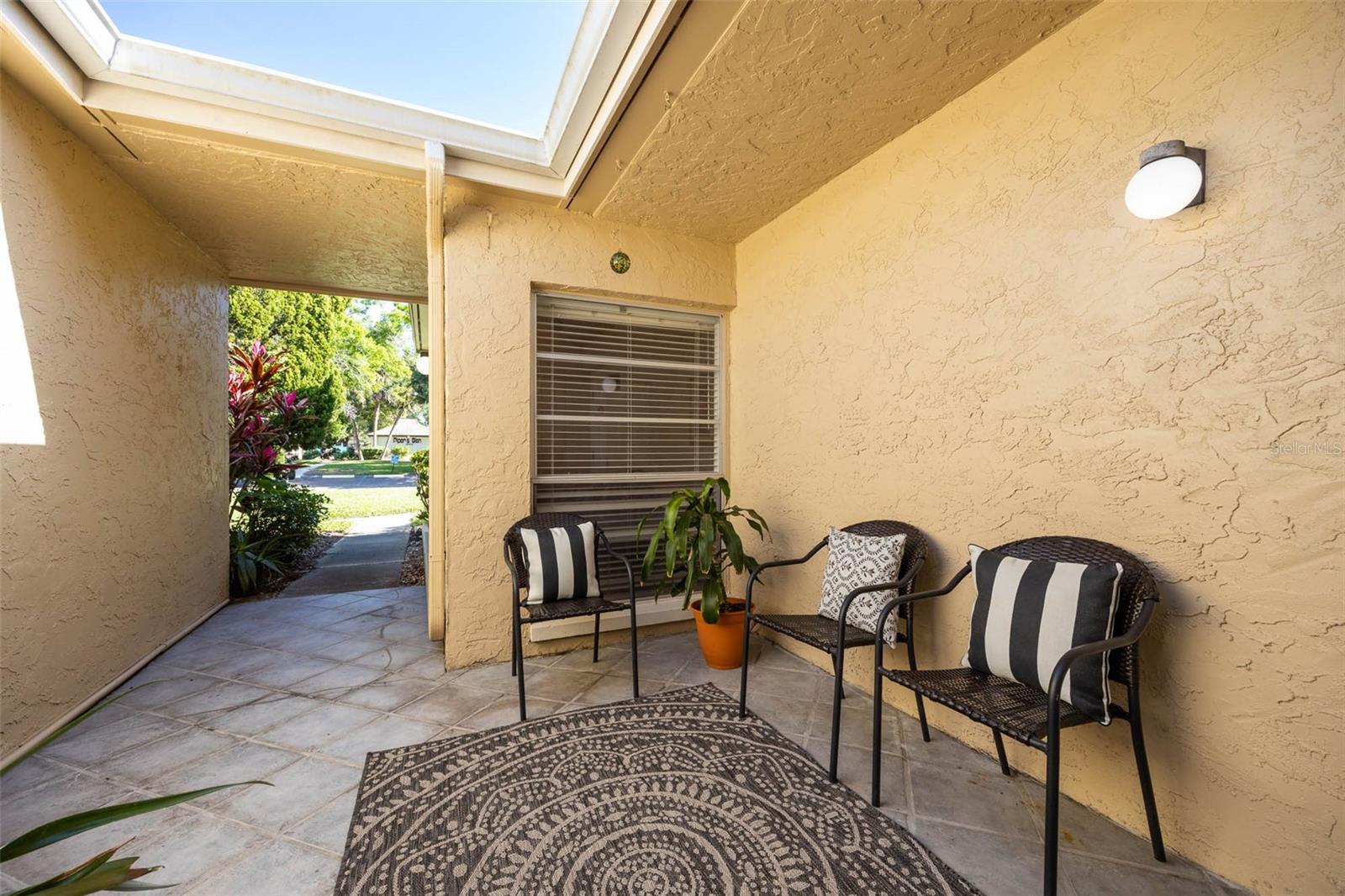 Image 28 of 40 For 1597 Amberlea Dr S  1597