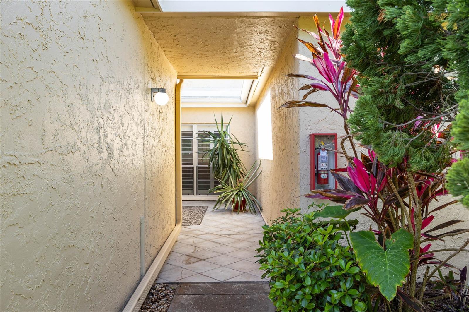 Image 29 of 40 For 1597 Amberlea Dr S  1597