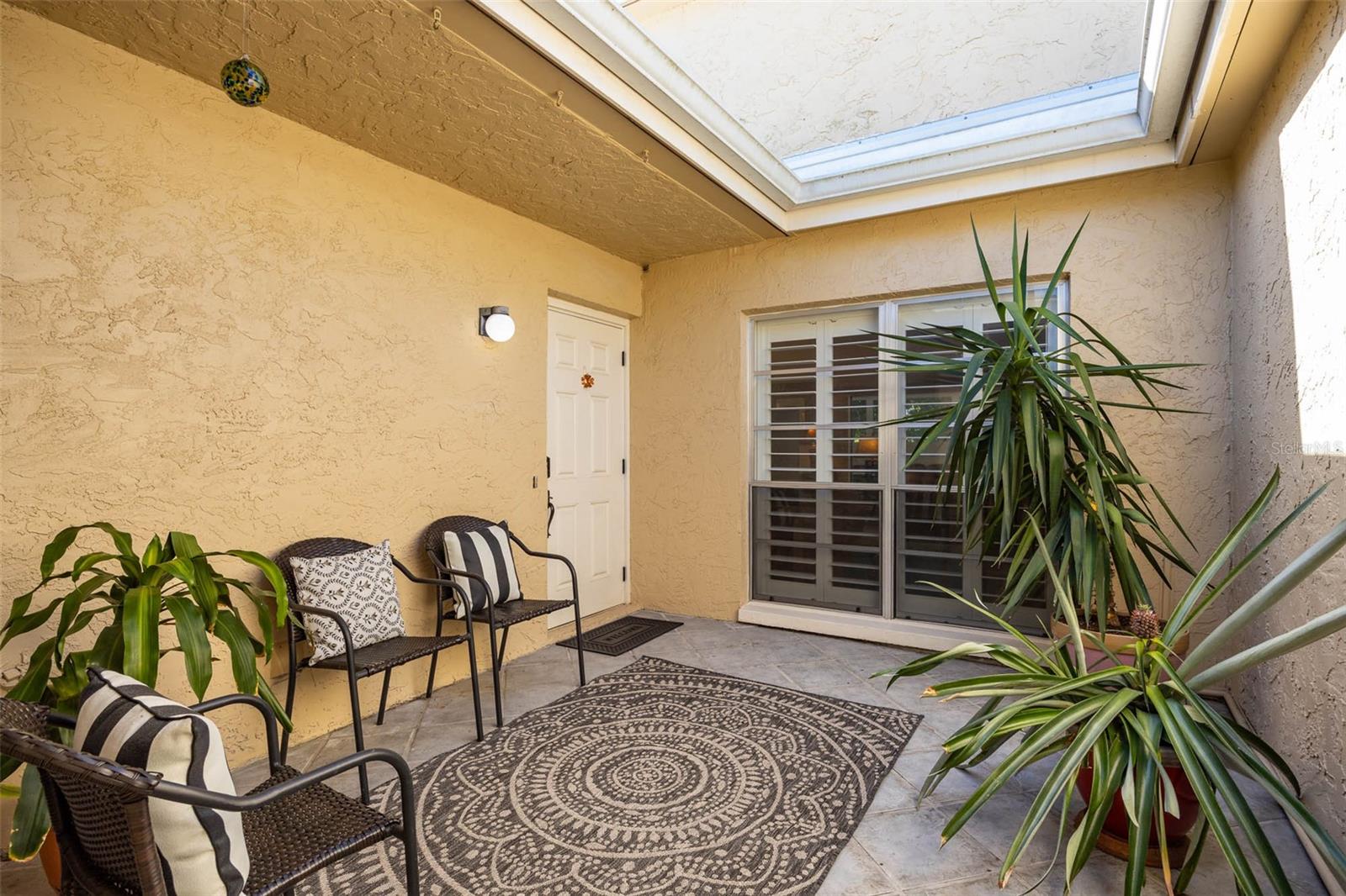 Image 3 of 40 For 1597 Amberlea Dr S  1597