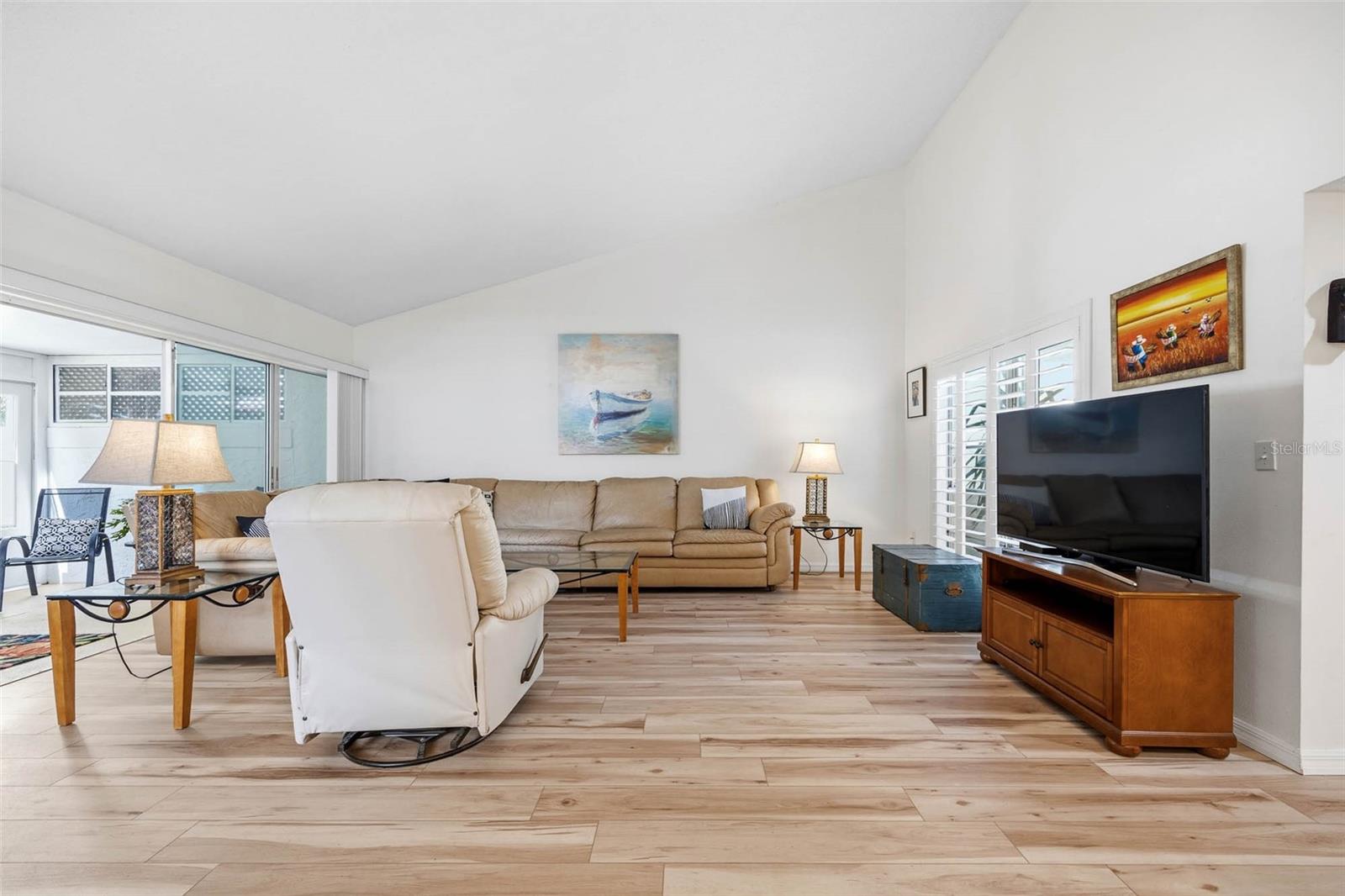 Image 30 of 40 For 1597 Amberlea Dr S  1597