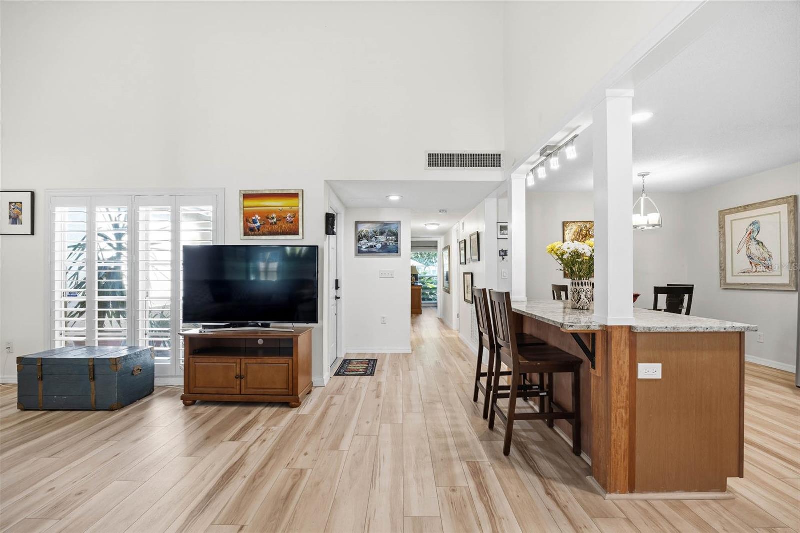 Image 31 of 40 For 1597 Amberlea Dr S  1597