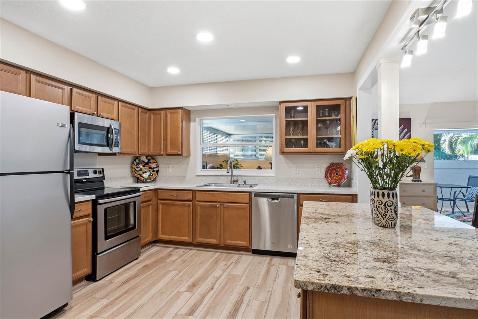 Image 32 of 40 For 1597 Amberlea Dr S  1597