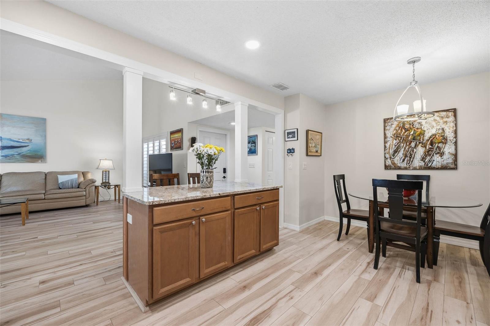 Image 34 of 40 For 1597 Amberlea Dr S  1597