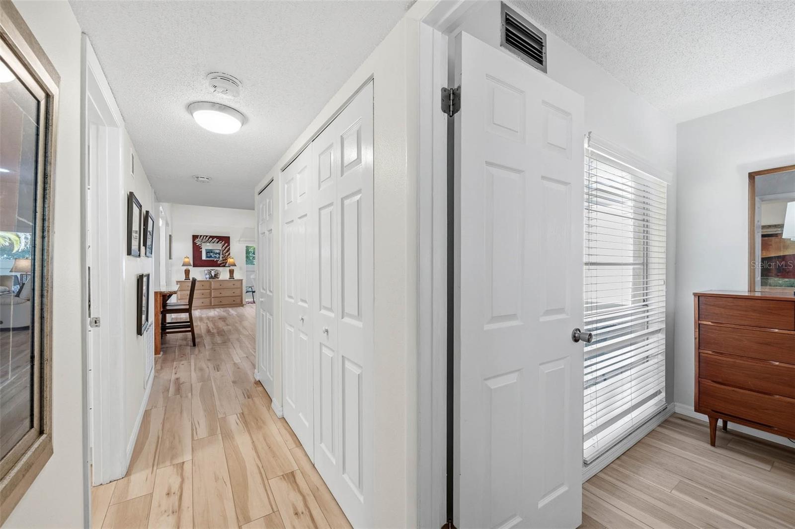 Image 35 of 40 For 1597 Amberlea Dr S  1597