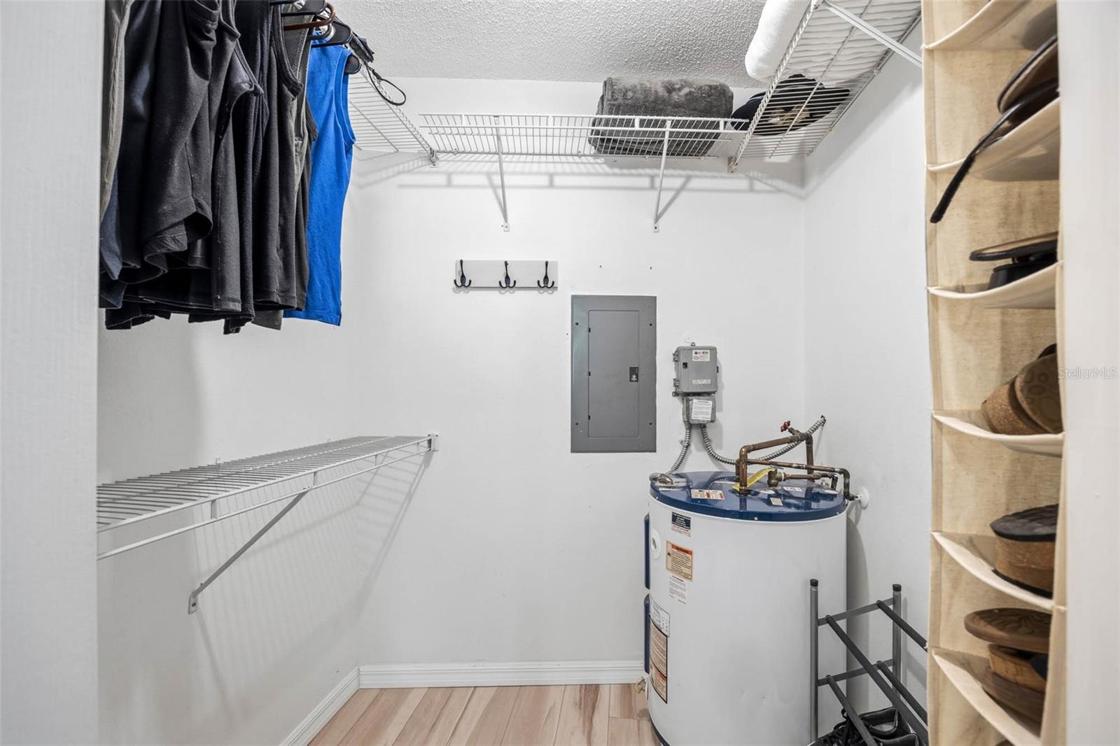 Image 37 of 40 For 1597 Amberlea Dr S  1597