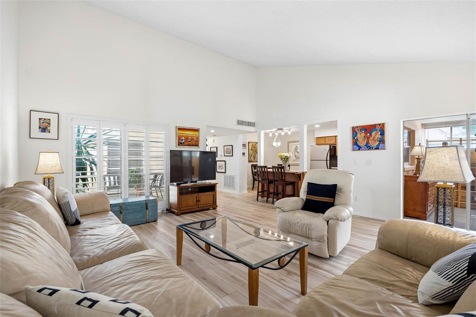 Image 5 of 40 For 1597 Amberlea Dr S  1597