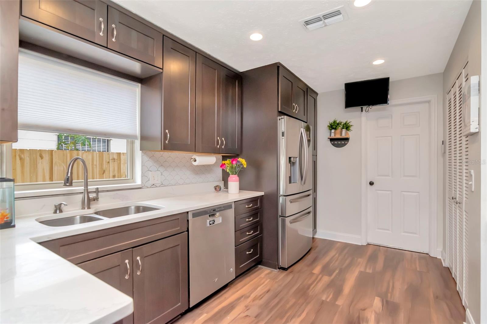 Image 10 of 26 For 6806 Gabrielle Street