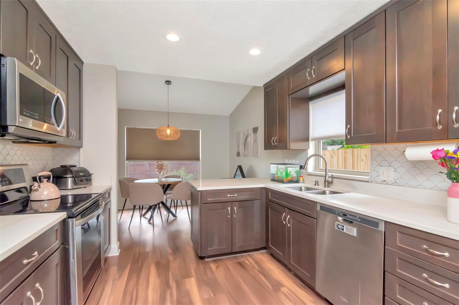 Image 11 of 26 For 6806 Gabrielle Street