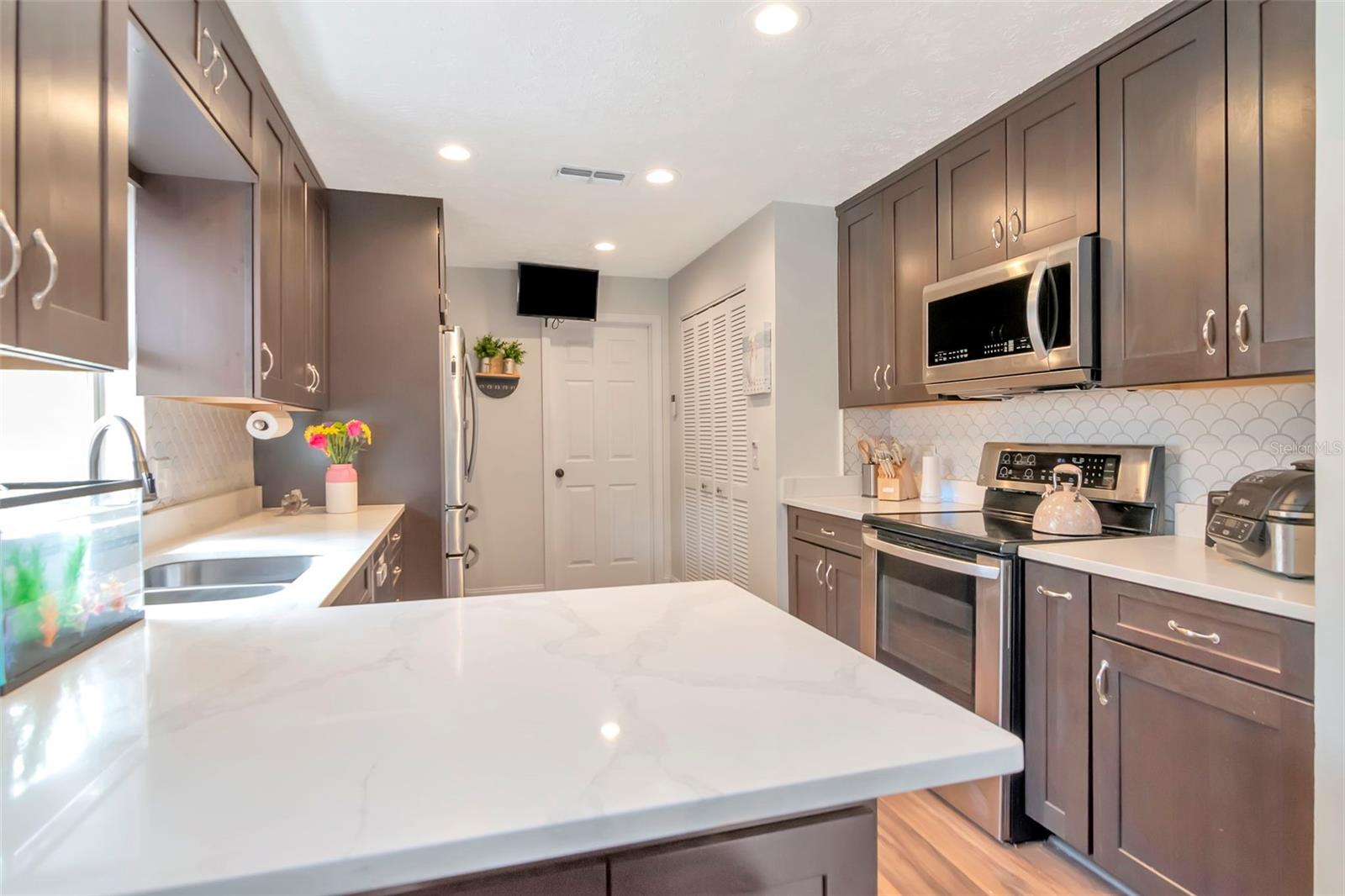 Image 9 of 26 For 6806 Gabrielle Street