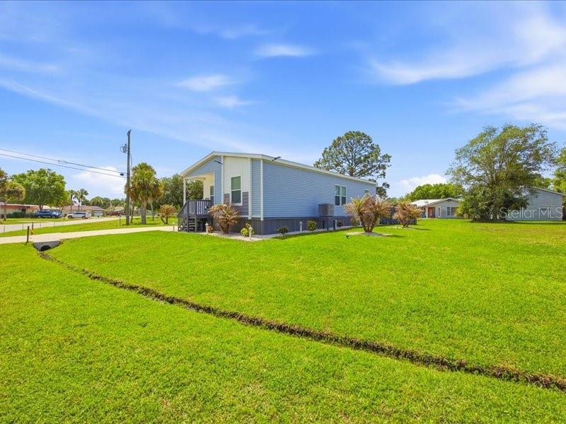 Image 28 of 34 For 25294 Canterbury Drive