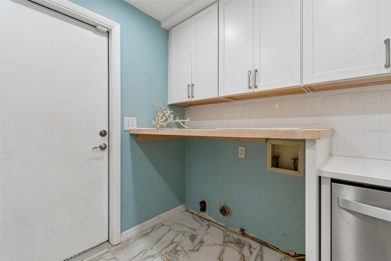 Image 13 of 38 For 105 Manhattan Avenue