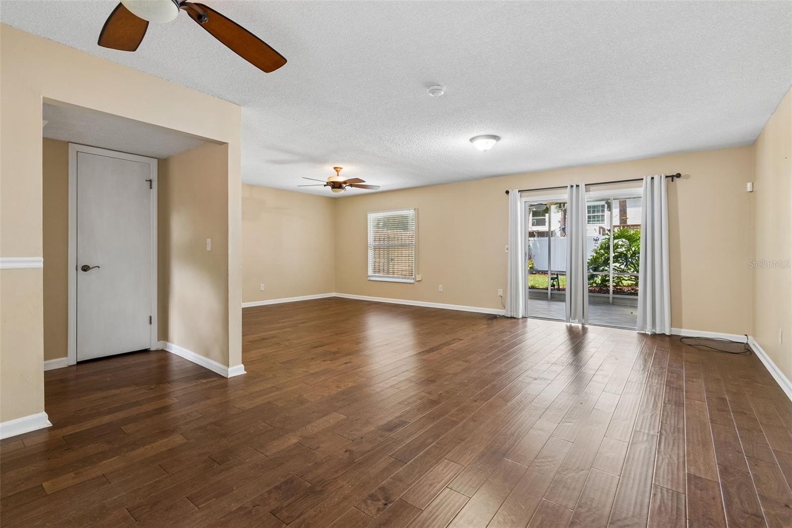 Image 15 of 38 For 105 Manhattan Avenue