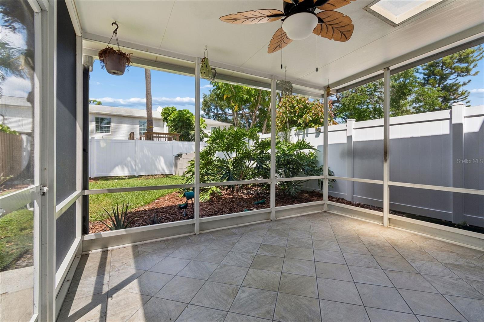 Image 20 of 38 For 105 Manhattan Avenue