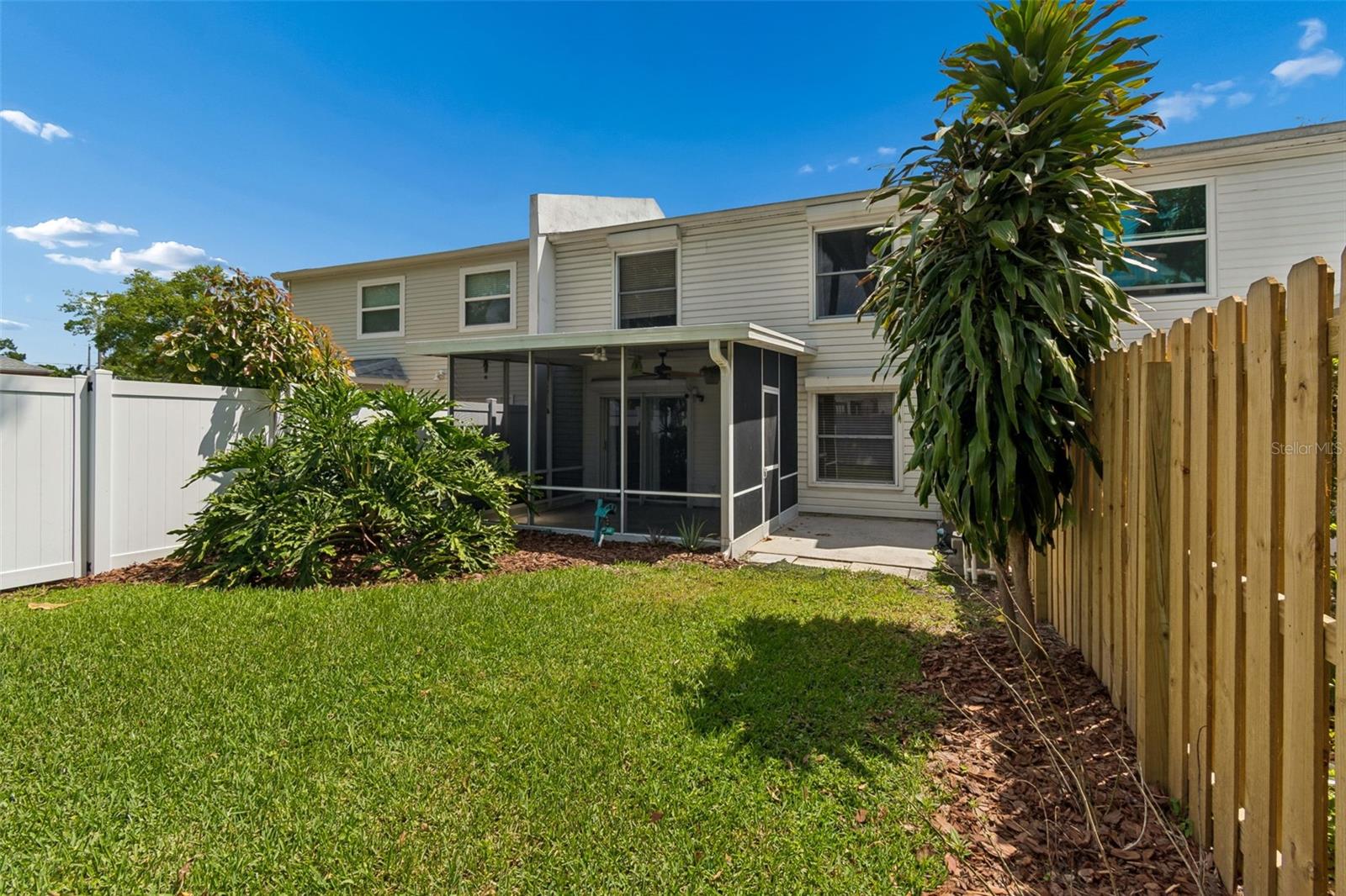 Image 23 of 38 For 105 Manhattan Avenue