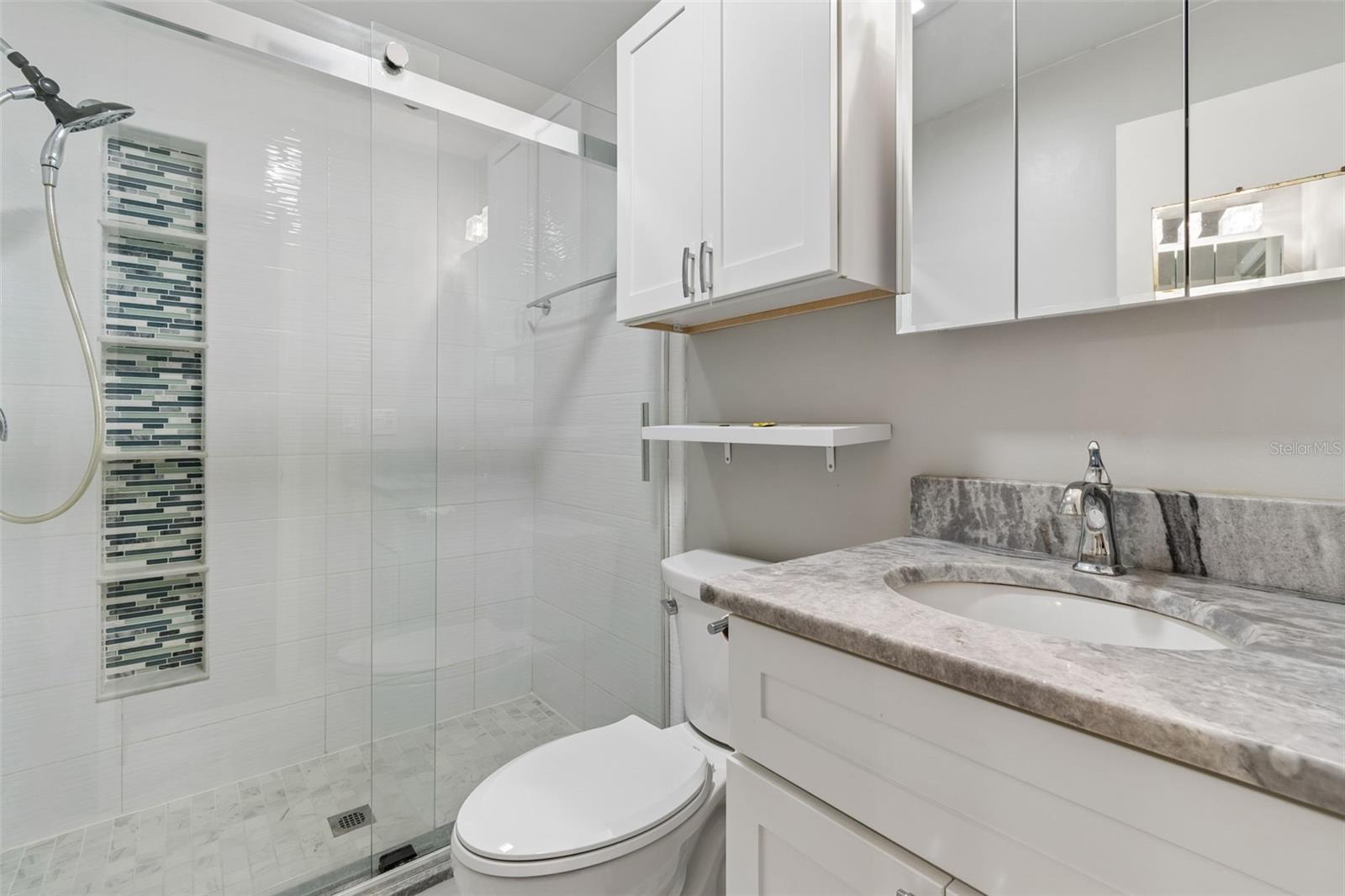 Image 27 of 38 For 105 Manhattan Avenue