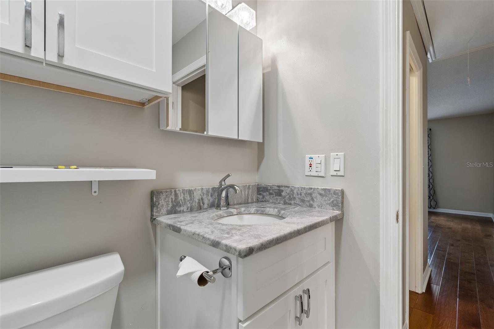 Image 28 of 38 For 105 Manhattan Avenue