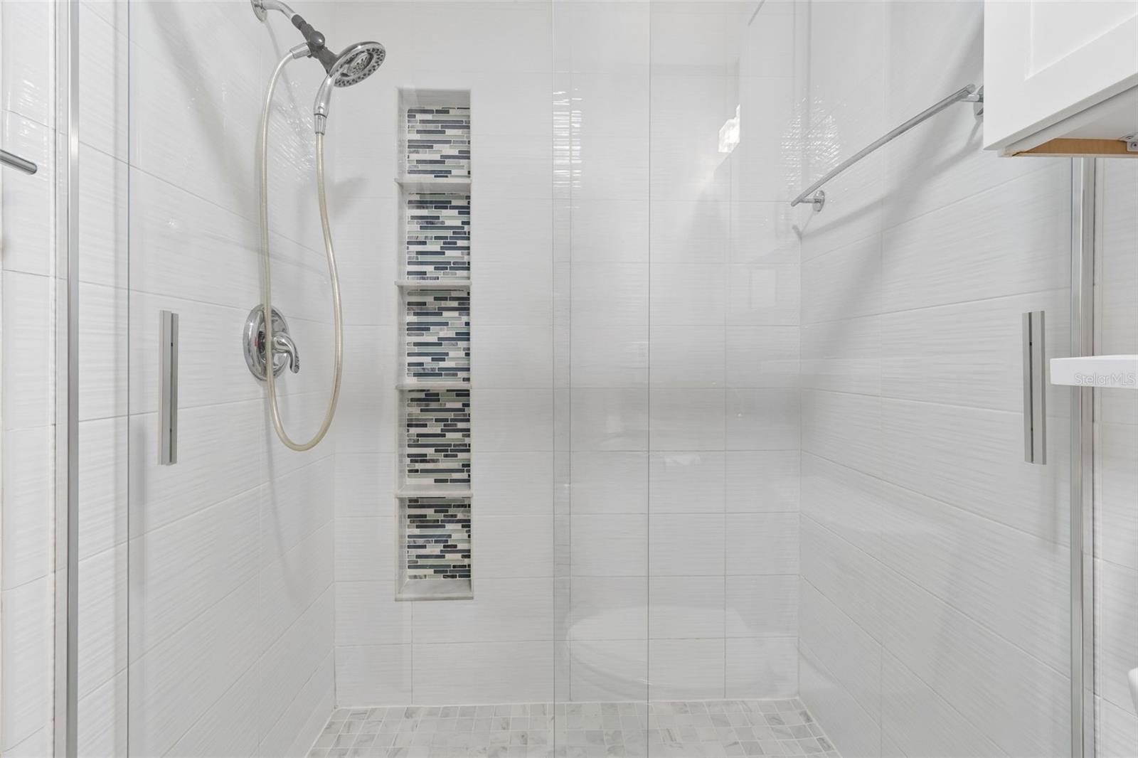 Image 29 of 38 For 105 Manhattan Avenue