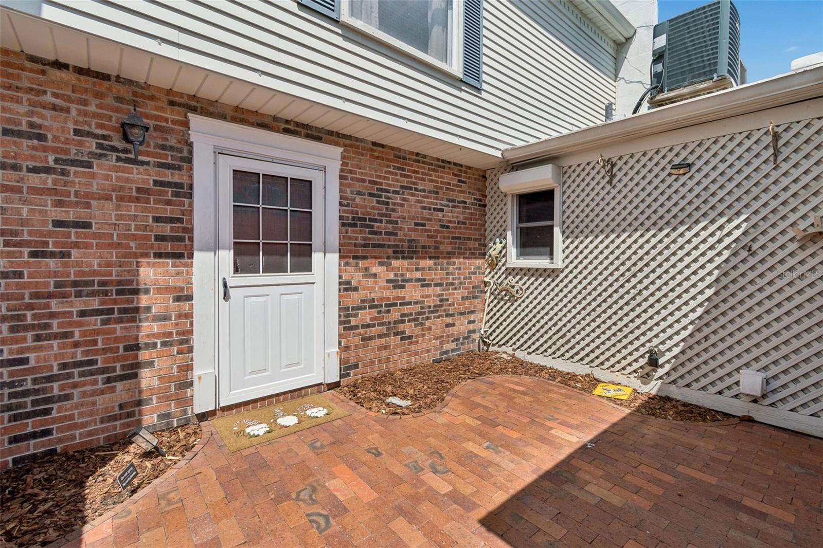 Image 3 of 38 For 105 Manhattan Avenue