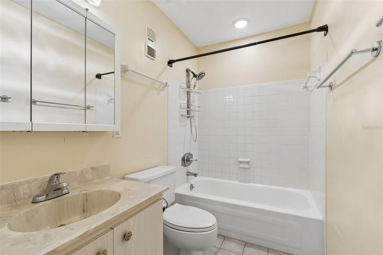 Image 32 of 38 For 105 Manhattan Avenue