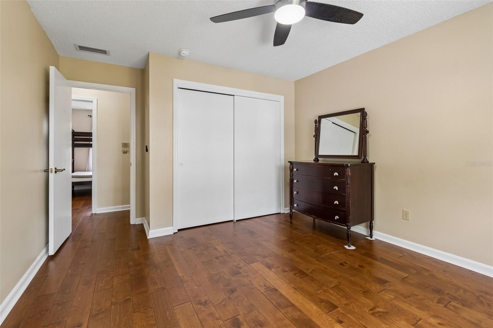 Image 34 of 38 For 105 Manhattan Avenue